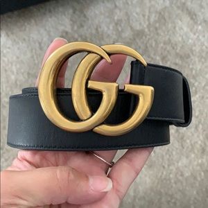 Black leather Gucci size 90 belt.